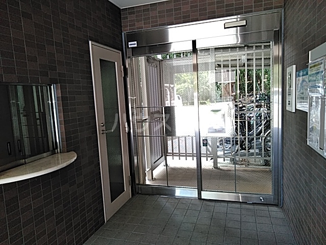 17/27 エントランス