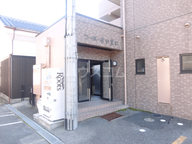 22/30 エントランス