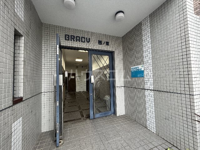 28/30 エントランス