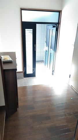 2/5 エントランス