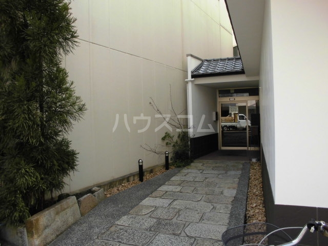 22/30 エントランス