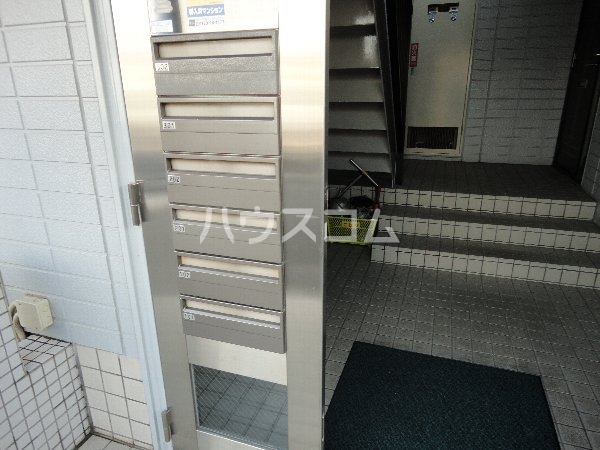 24/30 エントランス