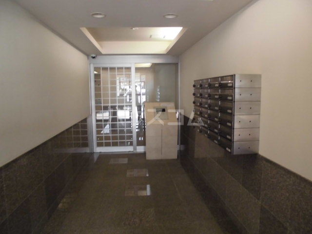 16/23 エントランス