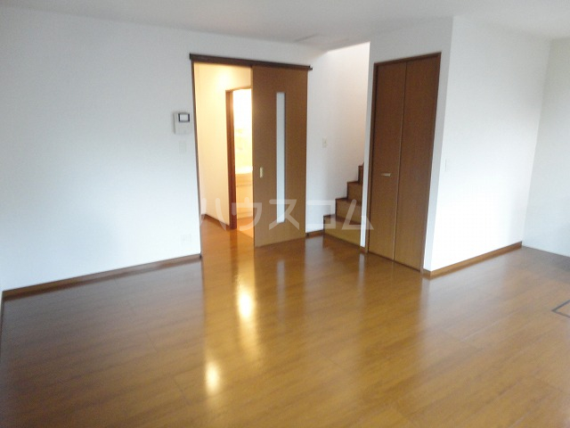 27/30 エントランス