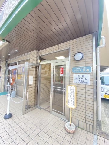 21/30 エントランス