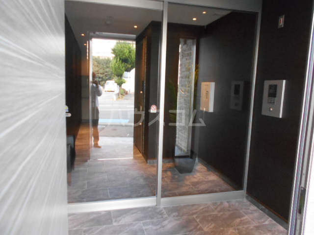 26/30 エントランス