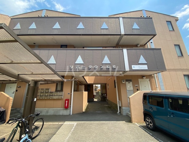 21/23 エントランス