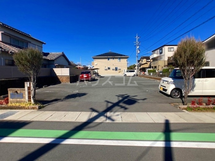 18/27 駐車場
