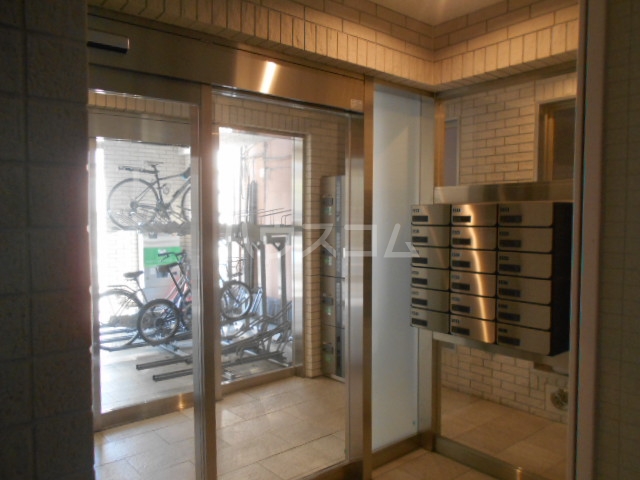 25/27 エントランス