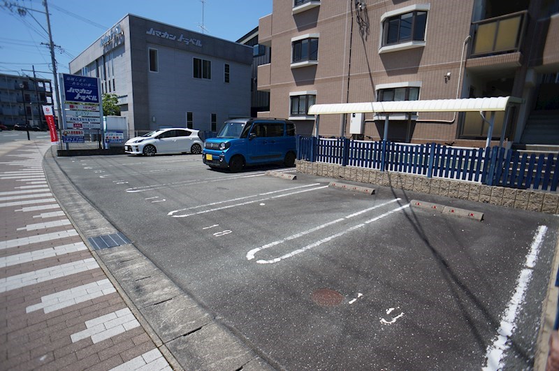 28/30 駐車場