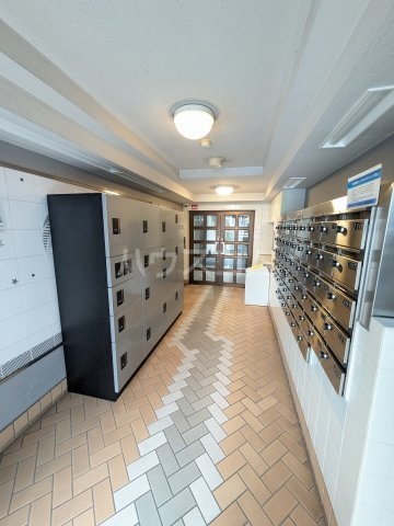 26/30 エントランス