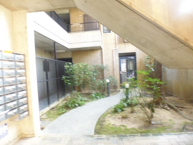 27/30 エントランス