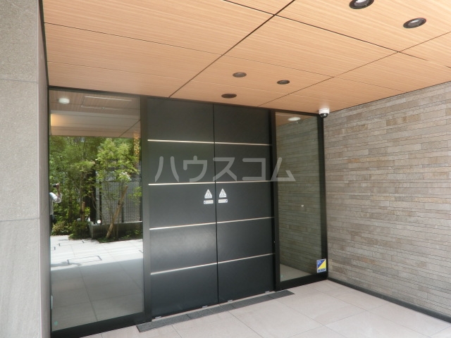 18/21 エントランス