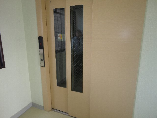 18/24 エントランス