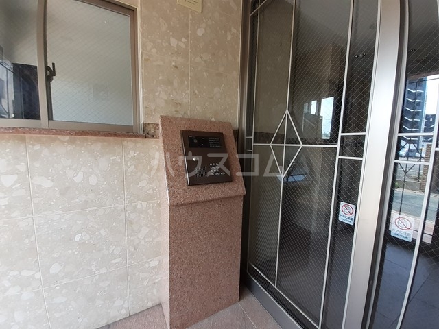 14/20 エントランス