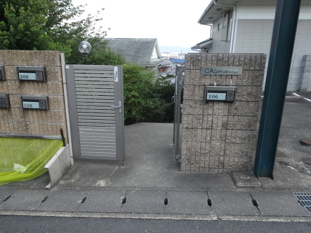 27/30 エントランス