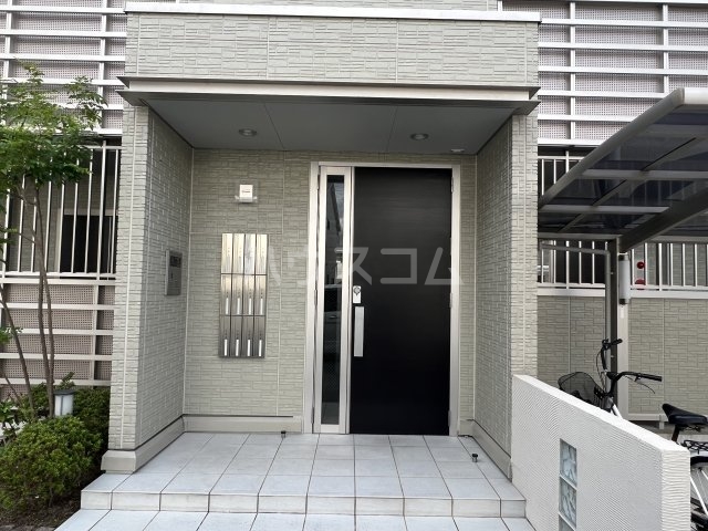 20/30 エントランス