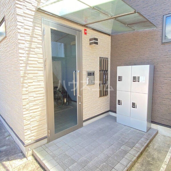 21/30 エントランス