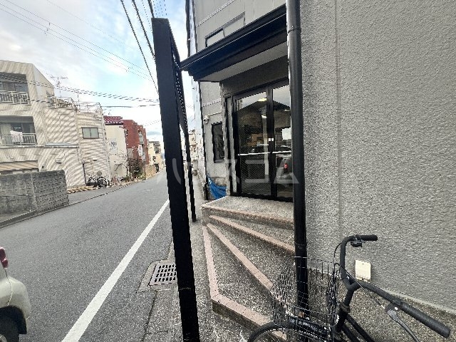 23/30 エントランス