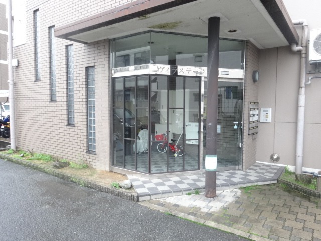 23/30 エントランス