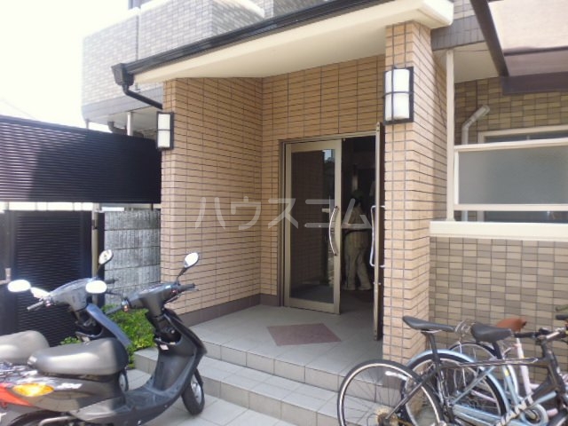 23/30 エントランス