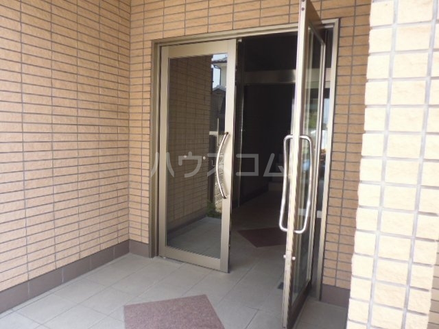 24/30 エントランス