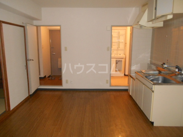 21/30 エントランス