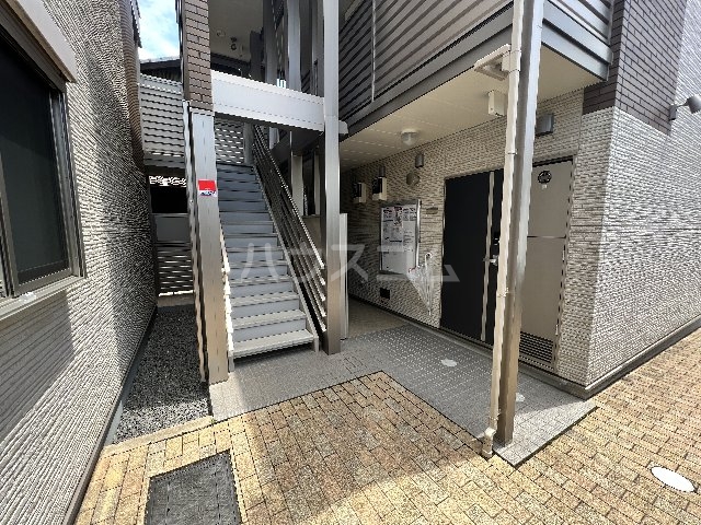 21/30 エントランス