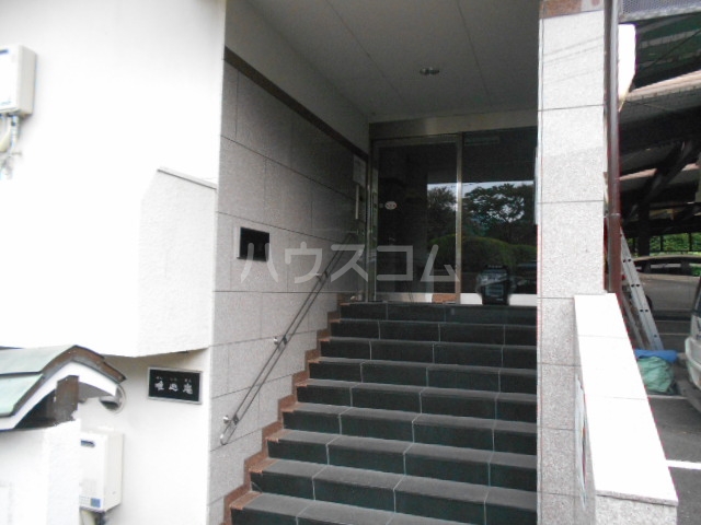 24/30 エントランス