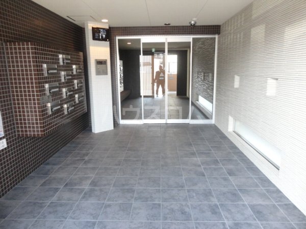 23/30 エントランス