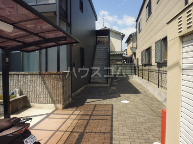 23/30 エントランス