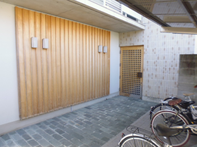 15/23 エントランス