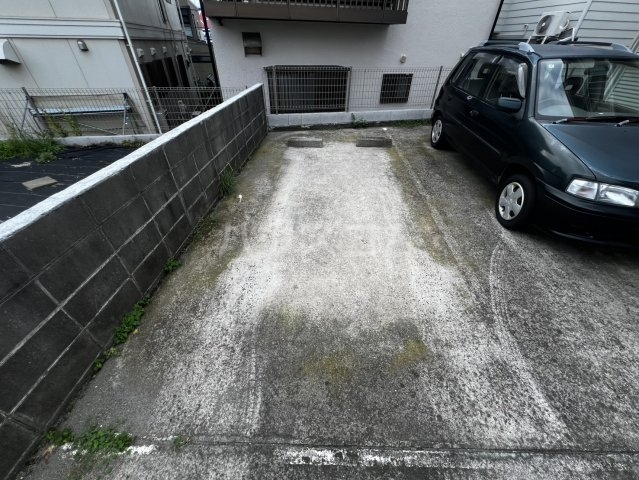 18/28 駐車場