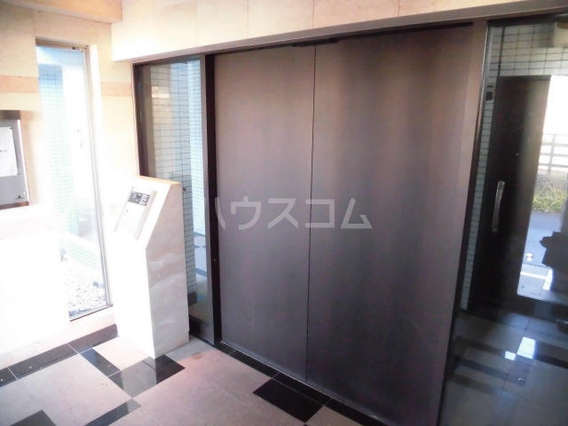 21/30 エントランス