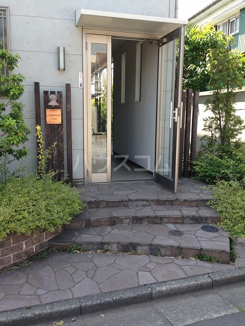 22/30 エントランス