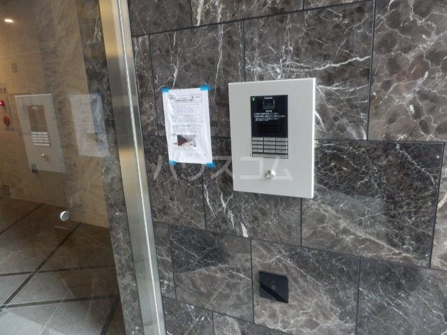 22/28 エントランス