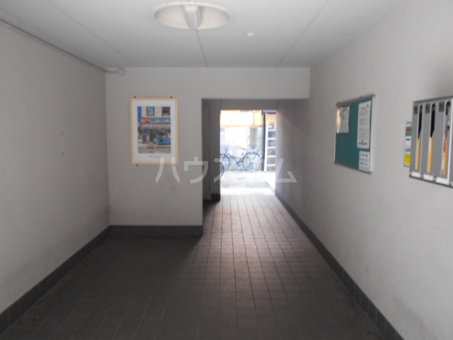 28/30 エントランス