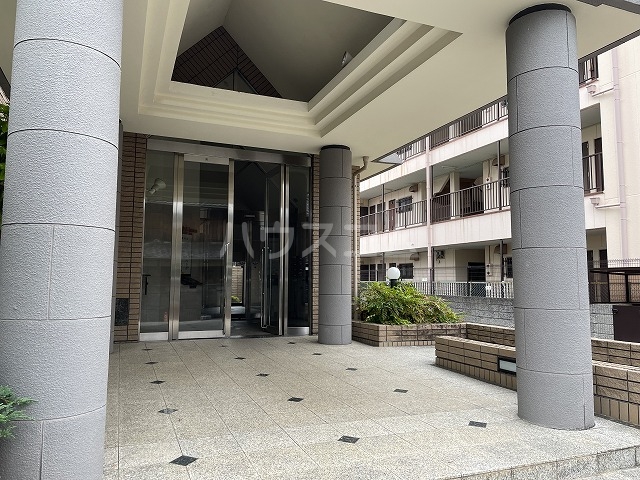 19/27 エントランス