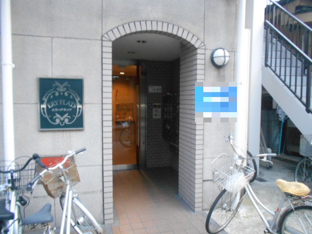 21/30 エントランス