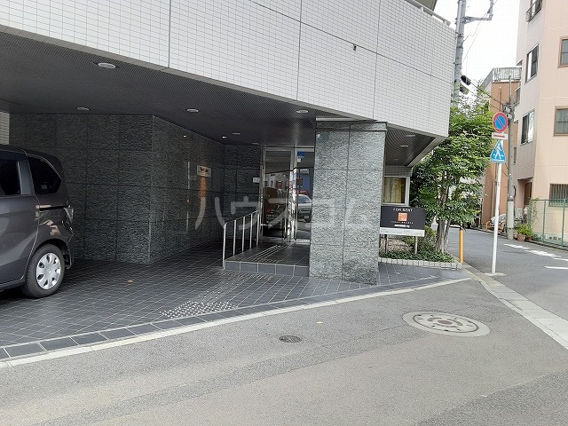 27/30 エントランス