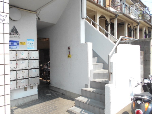 22/30 エントランス