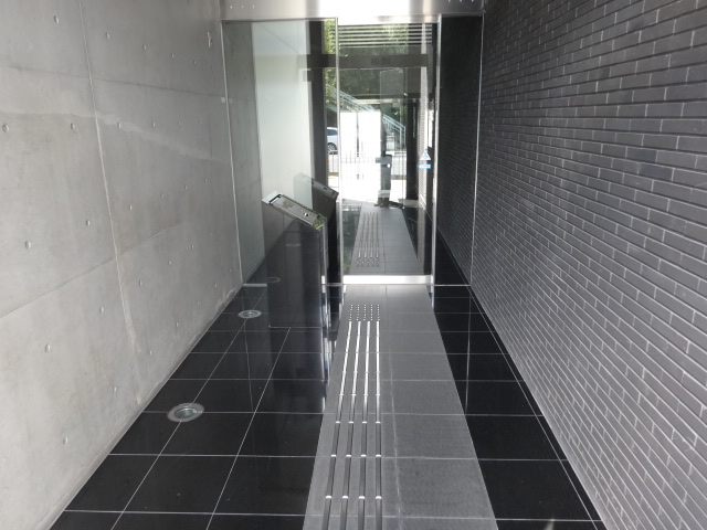 16/26 エントランス