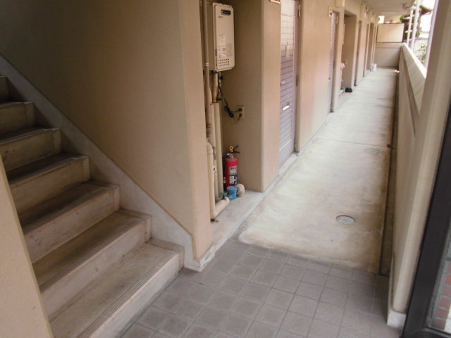 18/27 エントランス