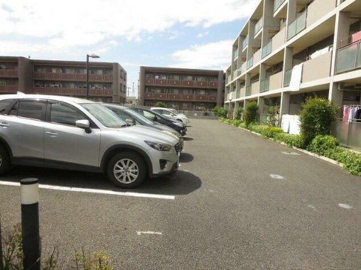 28/30 駐車場