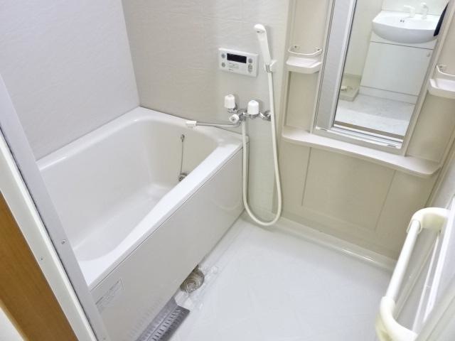 13/23 浴室