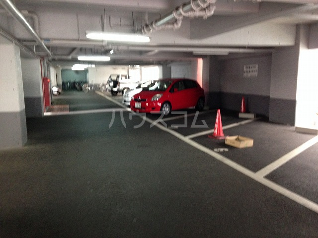 23/30 駐車場