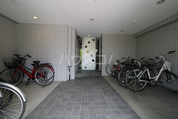 24/30 エントランス