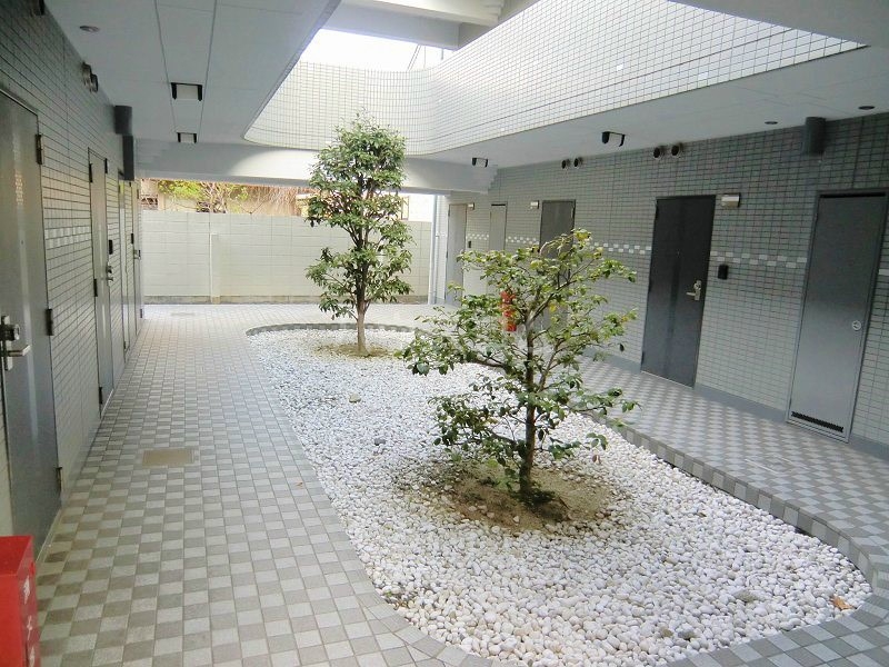 23/30 エントランス