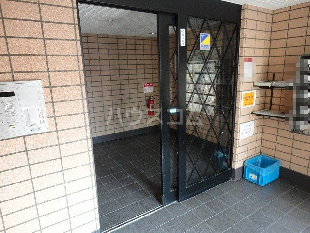 20/30 エントランス