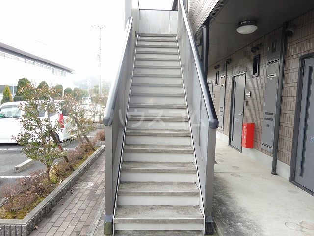 23/30 エントランス